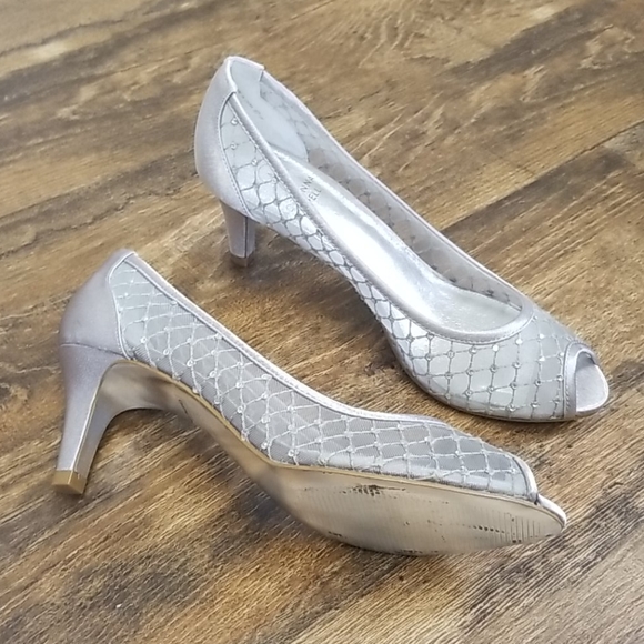 Adrianna Papell Jamie Evening Pumps - Picture 2 of 4